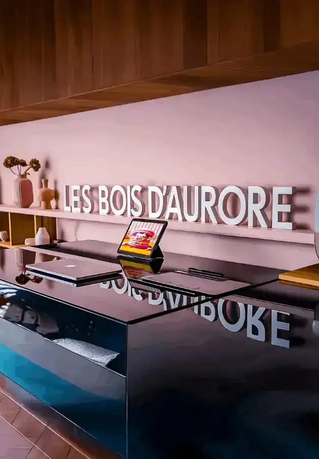 noir-reception-bureau - Les Bois d'Aurore