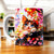 Tasse Chat Printemps : chaton orange et brun aux yeux bleus parmi fleurs