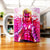 Tasse Don Quijote Doflamingo en céramique blanche avec personnage anime aux ailes roses, lunettes et cheveux blonds hérissés