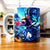 Tasse Gogeta Bleu : mug en céramique blanc avec illustration dynamique de personnage anime aux cheveux bleus hérissés et yeux rouges, entouré d’effets d’énergie explosifs en bleu, orange et blanc