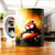 Tasse panda roux : panda rouge illustré parmi fleurs, éclairage doré