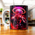 Tasse Mug Sukuna en céramique noire avec manche blanc et illustration anime de Sukuna entouré d’énergie rouge et violette
