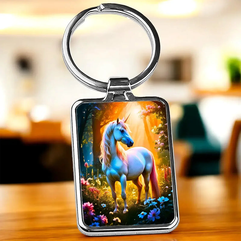 Porte-clé licorne argenté avec illustration détaillée de licorne blanche