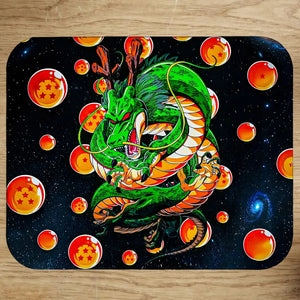 Tapis de souris Shenron : dragon vert avec boules orange et rouges sur fond noir