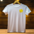 T-shirt Super Sonic blanc à manches courtes avec personnage cartoon jaune aux yeux rouges sur poitrine gauche